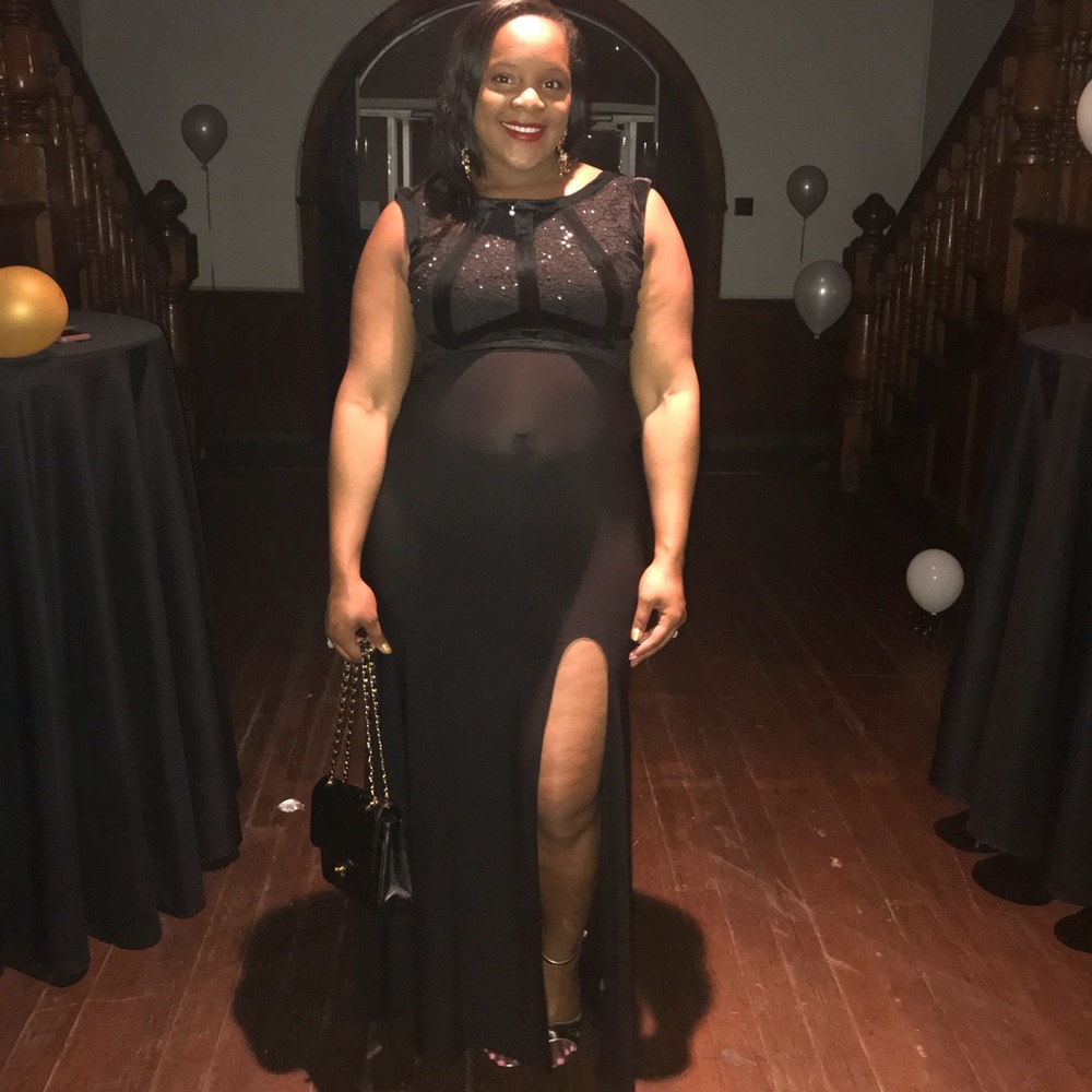 Black Sleeveless Gown